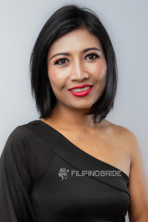 219770 - Ploychomphoo Age: 41 - Thailand